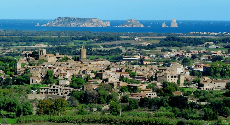 From Barcelona: Private Girona and Costa Brava Guided Tour - Costa Brava Coastal Paths: Smugglers’ Routes, Coves, and Clifftop Views
