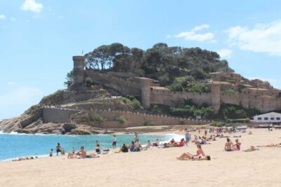 From Barcelona: Tossa de Mar Day Tour with Beach Time - The 45-minute old-town walk: Vila Vella, fortifications, and the lighthouse angle
