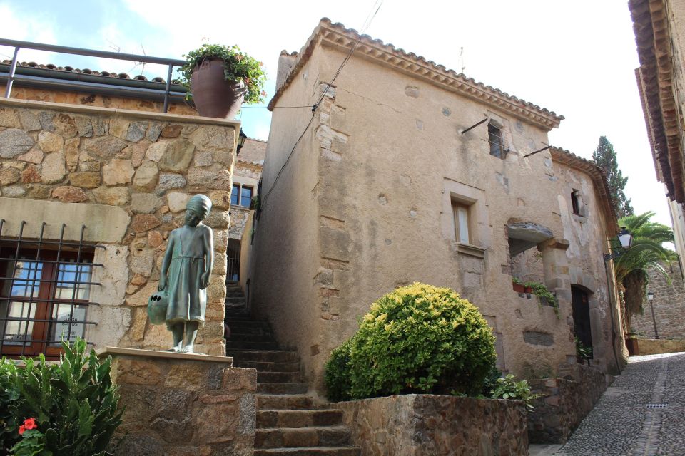 From Barcelona: Tossa de Mar Day Tour with Beach Time - La Playa de la Mar Menuda: calmer water and watersports options