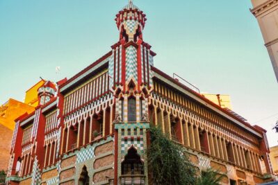 Full-Day Barcelona Tour by Sidecar Motorcycle - El Born: medieval streets, Santa Maria del Mar, and easy outside walks