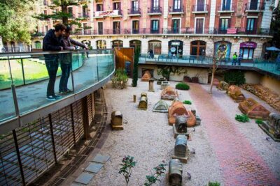 Full-Day Private Tour with Sagrada Familia and Paella - Morning on Foot: Barcelona Cathedral and the Old Town Squares