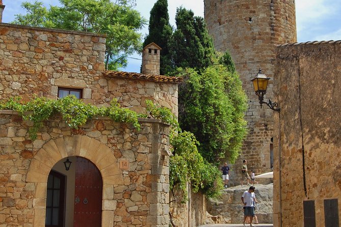 Game of Thrones: Medieval Girona Private Tour with Hotel pick-up - The Jewish District walk: Braavos moments in real stone (and quick lessons)