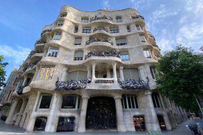 Gaudí and Barcelona Legends Walking Tour - Small group size that actually feels small