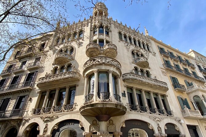 Gaudí and Barcelona Legends Walking Tour - Passeig de Gràcia: reading the street from pavement to lamps