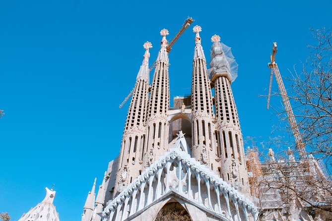 Gaudi and La Sagrada Familia Exterior Self-Guided Audio Tour - Who this tour suits best
