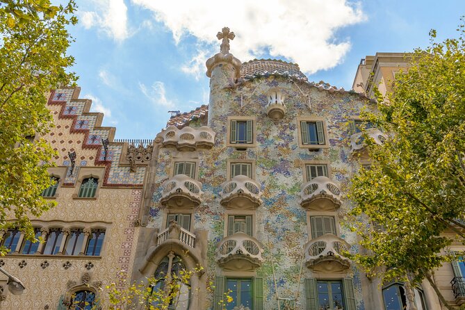 Gaudi Casa Batlló Pre Opening Tour &Skip-the-Line Sagrada Familia - Sagrada Família at the right moment: skip-the-line and morning stained glass