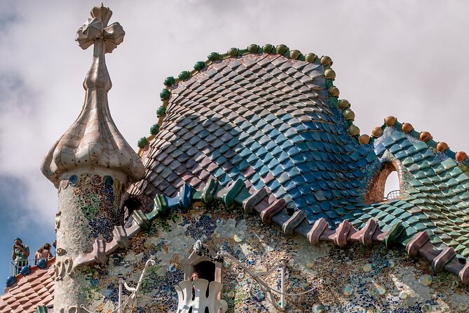 Gaudí & Catalan Modernism Private Walking Tour - Meeting at Pg. de Gràcia and getting your bearings fast