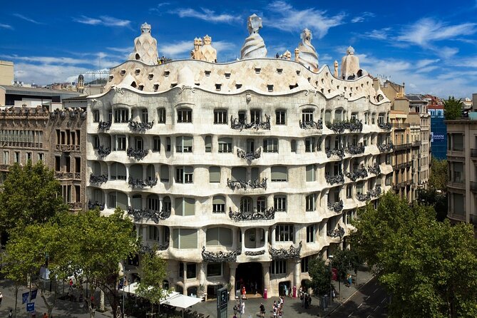 Gaudi Guided Tour: Casa Batllo, La Pedrera & Casa Vicens - Casa Batlló: the house where the outside and inside agree