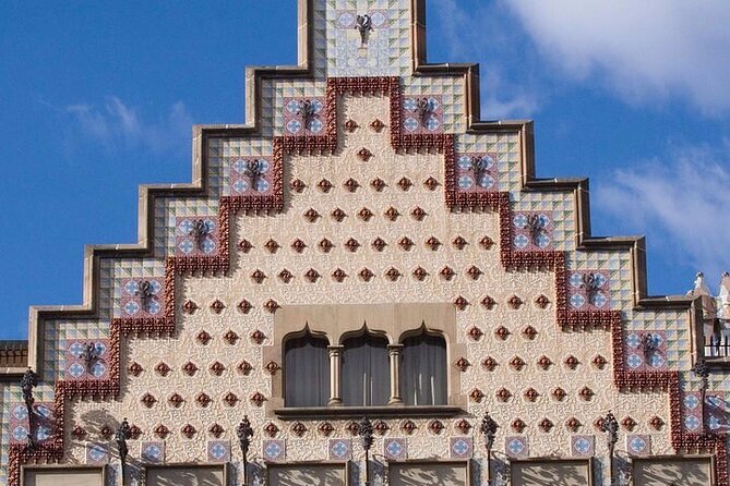 Gaudi Masterpiece: Casa Batlló with Expert Guide and STL Tickets - The tour style that makes it work with crowds