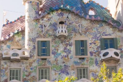 Gaudi, Modernisme And Spanish Wine - How the guide helps you see Modernisme, not just spot buildings