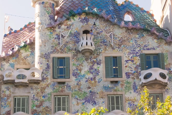 Gaudi, Modernisme And Spanish Wine - How the guide helps you see Modernisme, not just spot buildings