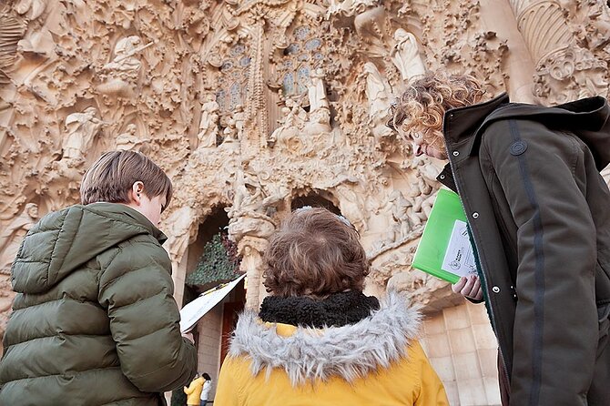 Gaudi & Sagrada Familia Donation-Based Tour in English - Casa Batlló and Casa Milà (La Pedrera): What to Look For Outside