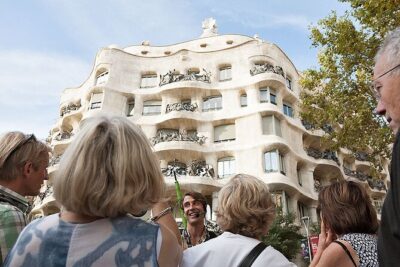 Gaudi & Sagrada Familia Donation-Based Tour in English - Palau Güell: Seeing a Different Side of Gaudí