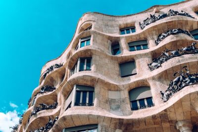 Gaudi's Casa Batlló and La Pedrera with Chocolate Tasting - Casa Batlló Rooftop First: Views, Photos, and a Quiet Moment Inside