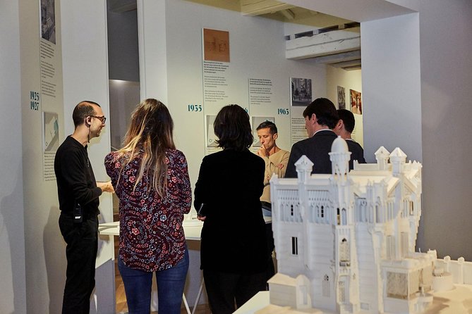 Gaudi´s Casa Vicens Guided Tour - Inside stop at Casa Vicens: what the guide helps you see
