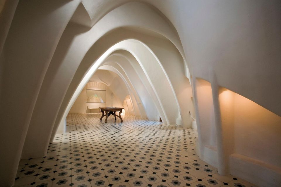 Gaudi's legacy. Exclusive tour to Park Güell and Casa Batlló - Priority entry and a private group pace: what $227 is really buying