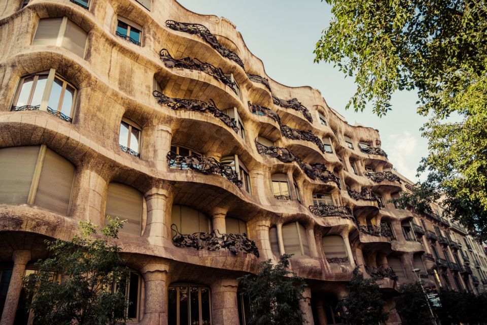 Gaudi's Masterpieces Private Tour in Barcelona - Starting at Carrer de Mallorca 416: How the Meeting Point Shapes the Day