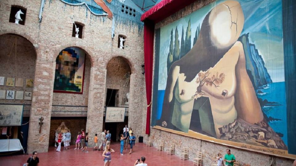 Girona and Figueres Full-Day Tour with Hotel Pick Up - Girona’s Old Town: Jewish Quarter Lanes and Cathedral Views