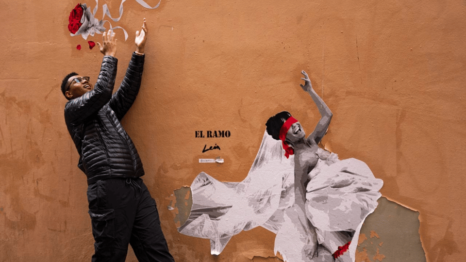 Gothic Quarter and Born District: Photographic Workshop - Walking El Gòtic and El Born for everyday scenes that actually look lived-in