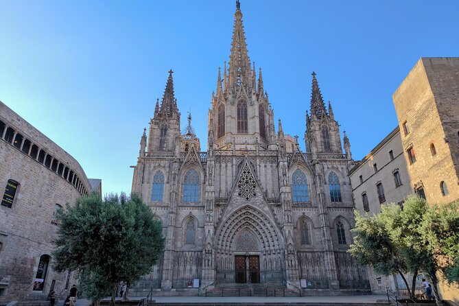 Gothic Quarter and Gaudí Small-Group Tour - Key things you’ll notice on this Barcelona tour