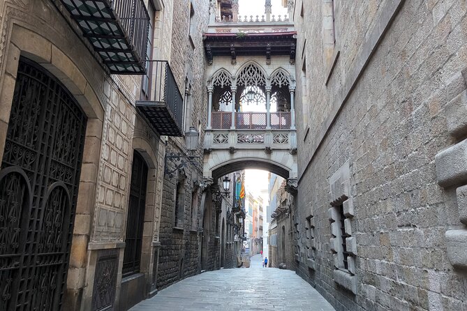 Gothic Quarter and Gaudí Small-Group Tour - A fast, focused Barcelona route: Gothic streets to Gaudí facades