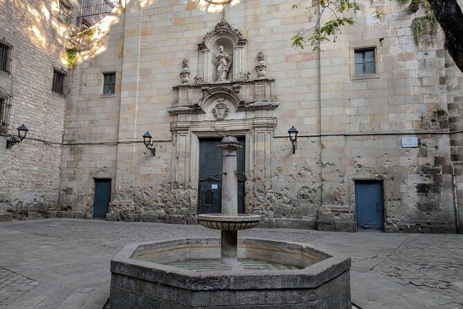 Gothic Quarter and Gaudí Small-Group Tour - Passeig de Gràcia: the elegant shift to Barcelona’s upper-bourgeois past