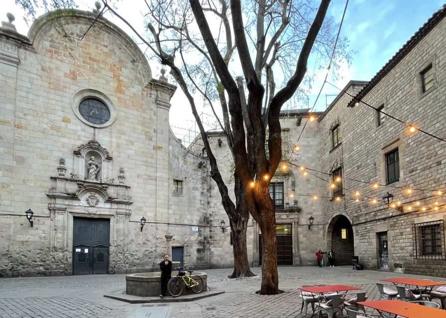 Gothic Quarter and Old City - Starting near Font de Canaletes: getting your bearings fast