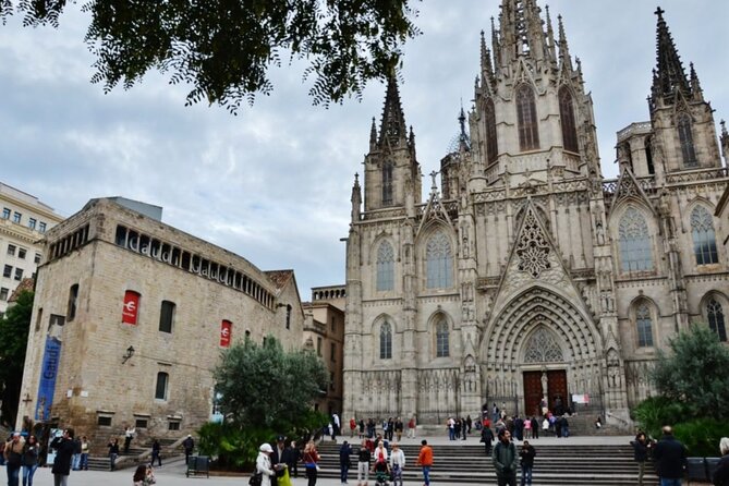 Gothic Quarter Barcelona Tour with Audioguide - From Plaça de Catalunya to Parroquia Santa Anna: easing into the Old Town