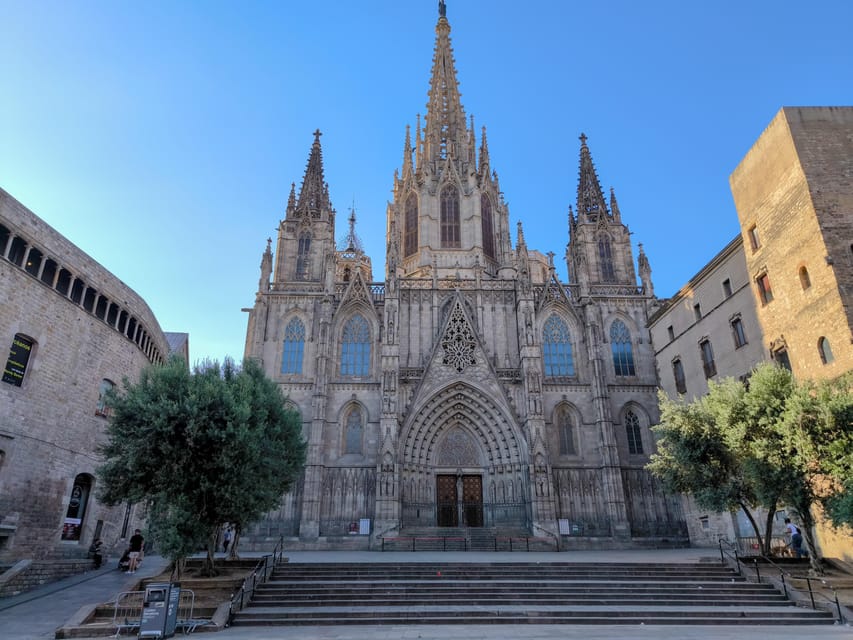 Gothic Quarter & Gaudí's Treasures Small-Group Tour - Eixample in 20 minutes: why the grid matters for Gaudí