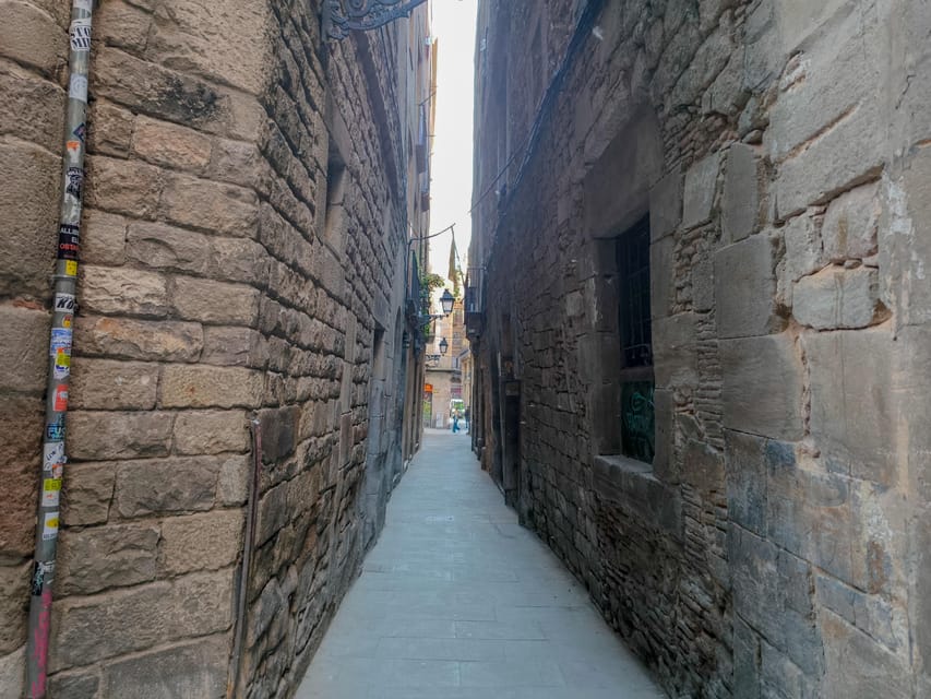 Gothic Quarter & Gaudí's Treasures Small-Group Tour - Value for $19: good first-day structure, not full admissions