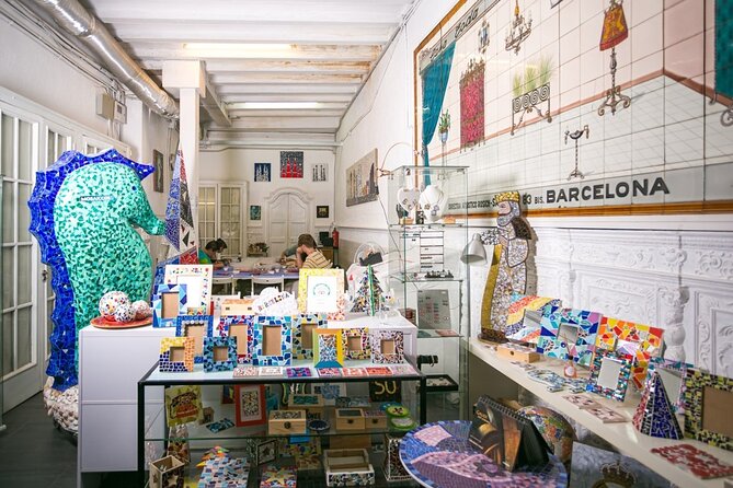 Guided Gaudí Trencadís Mosaic Workshop in Barcelona 2 Hours - Instructor help and group size: why this feels friendly for beginners
