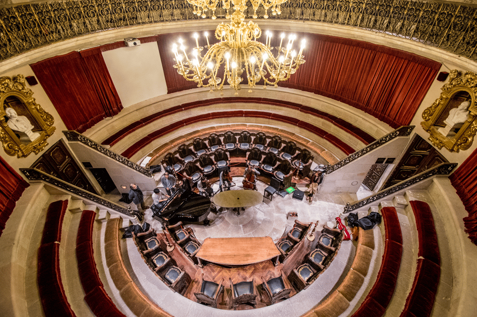 Guided Tour at Catalonia's Royal Academy of Medicine - Entering the Academy: finding your way at Carme Street