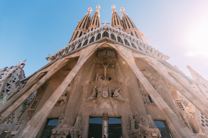 Guided Tour Sagrada Familia and Park Guell - Park Güell: From the Viaducts to the Staircase With the Salamander