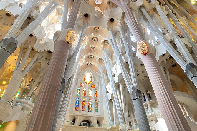 Guided Walking Tour in Park Güell and Sagrada Familia - Lunch break and repositioning: getting from Park Güell to the afternoon meet