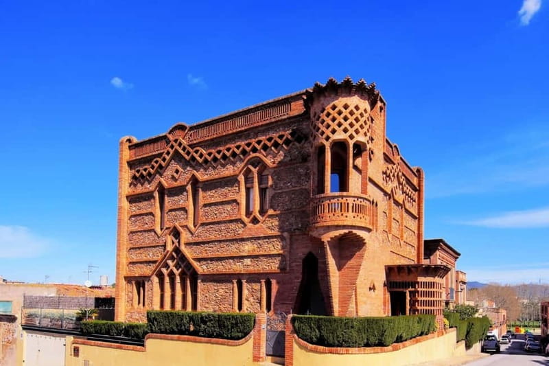 Highlights Guided visit to Gaudi's Crypt and Colonia Güell - Price and value: is $15 a fair deal for two hours?