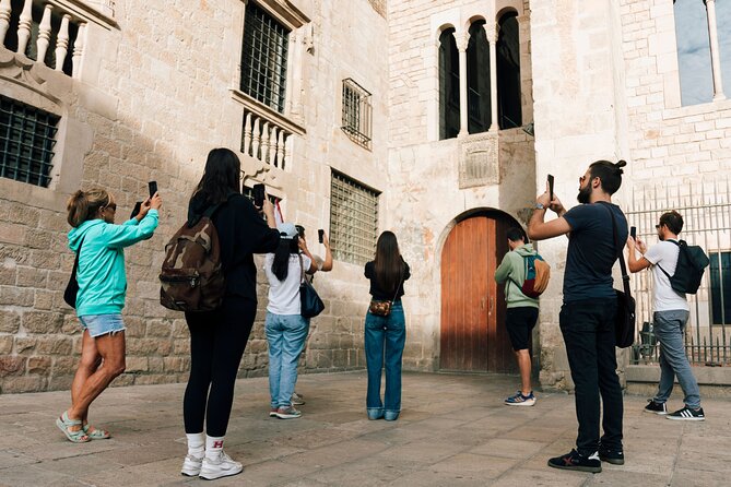 HistARy: Guided tour of the Gothic Quarter with Augmented Reality - Pont del Bisbe: the bridge people talk about, plus the dark legends