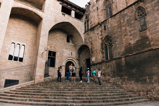 HistARy: Guided tour of the Gothic Quarter with Augmented Reality - Placa de Sant Jaume and Pl. del Rei: squares where stories matter