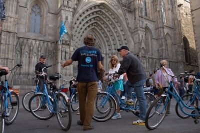 Historical and Modernist Bike Tour Barcelona - Group size, pace, and why the “10 minutes per stop” works