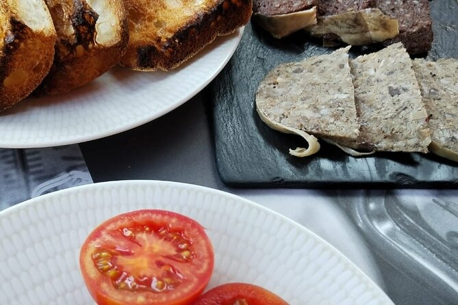 History and culture with tapas dinner - Why the route uses Gothic Quarter churches as “chapters”