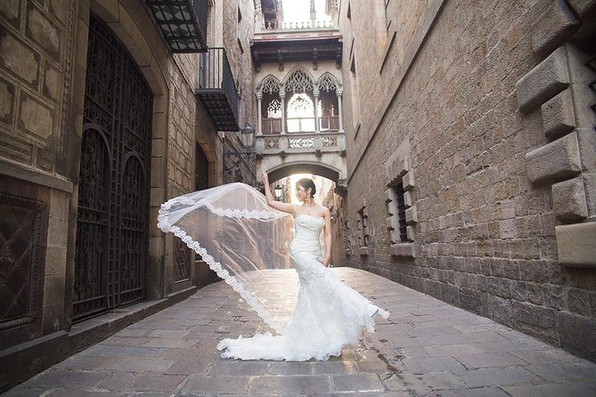 Instagram Photoshoot Tour in Barcelona - Logistics That Matter: Meeting at Pla de la Seu, Ending by Sagrada