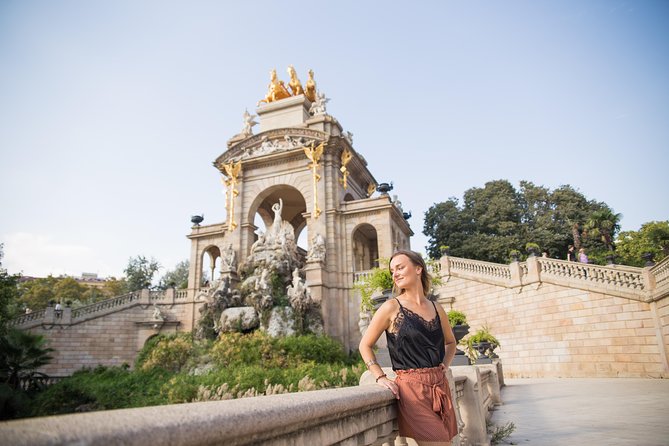 Instagram Photoshoot Tour in Barcelona - Sagrada Familia From the Best Exterior Frame