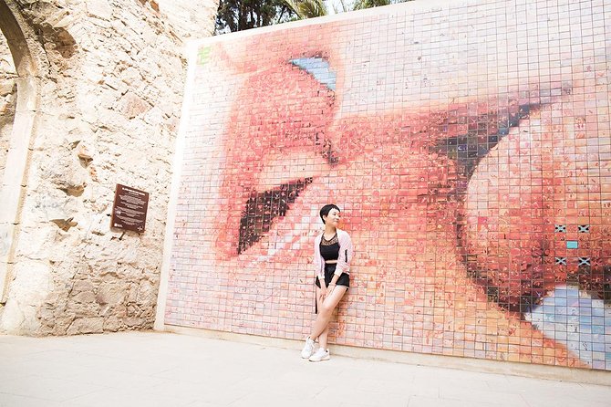 Instagram Photoshoot Tour in Barcelona - Gothic Quarter (Barri Gòtic): Getting the Old-Stone Look Right