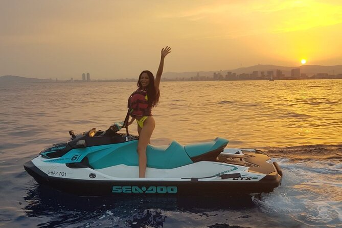 Jet Ski Experience without license in Barcelona - Timing, meeting point, and the real-world rhythm of check-in