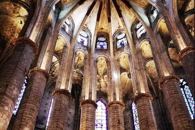 Kickstart Barcelona Private Tour. City Highlights for newcomers - Stop 3: Gothic Quarter (Barri Gòtic) Streets That Teach You Navigation