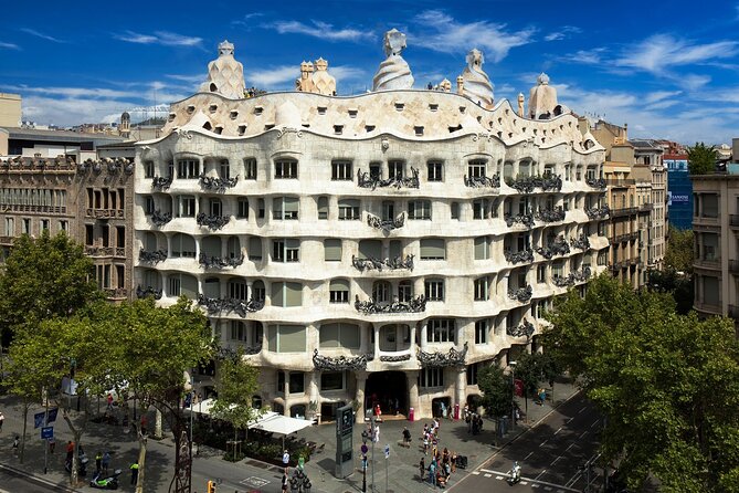La Pedrera Guided Tour with Fast Track Access - Passeig de Gràcia: The Modernist Warm-Up Before Casa Milà