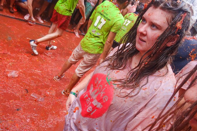 La Tomatina Day Trip from Barcelona with Ticket & Party Access - Organization and the human factor: English support and a direct style