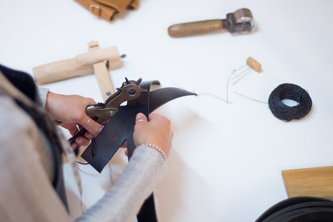 Leather Goods Workshop: Create and Design Your Belt - Mounting the Belt: Turning Parts Into a Wearable Item