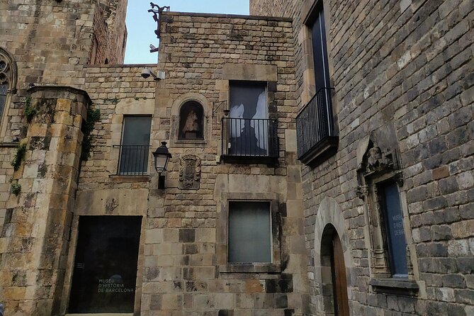 Luca’s Hidden Old Barcelona: the Gothic and El Born Tour - Catedral de Barcelona: Gothic Outside Views (No Ticket Stress)