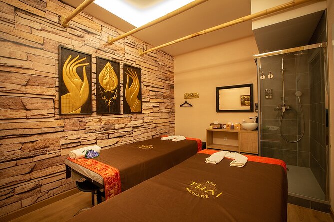 Massage of your choice of 60 min in the same room at THAI MASSAGE ALURA - The tea room finish: water, tea, or fruit juice