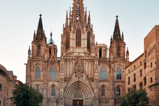 Max 6 People Full-Day Tour Barcelona, Sagrada Familia, Parc Guell - Cathedral de Barcelona: Gothic Inside, Views on Top